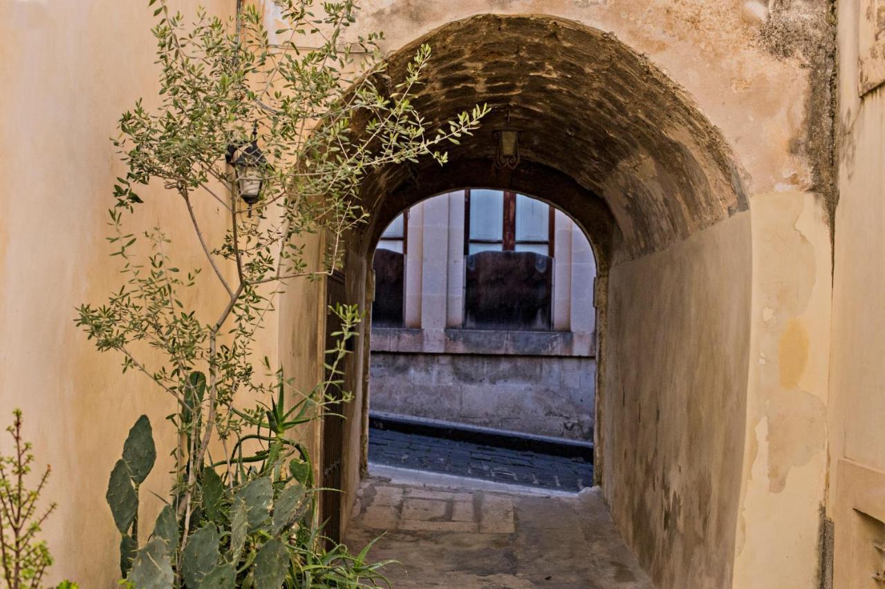 La Dimora Degli Eroi Villa Noto Exterior photo